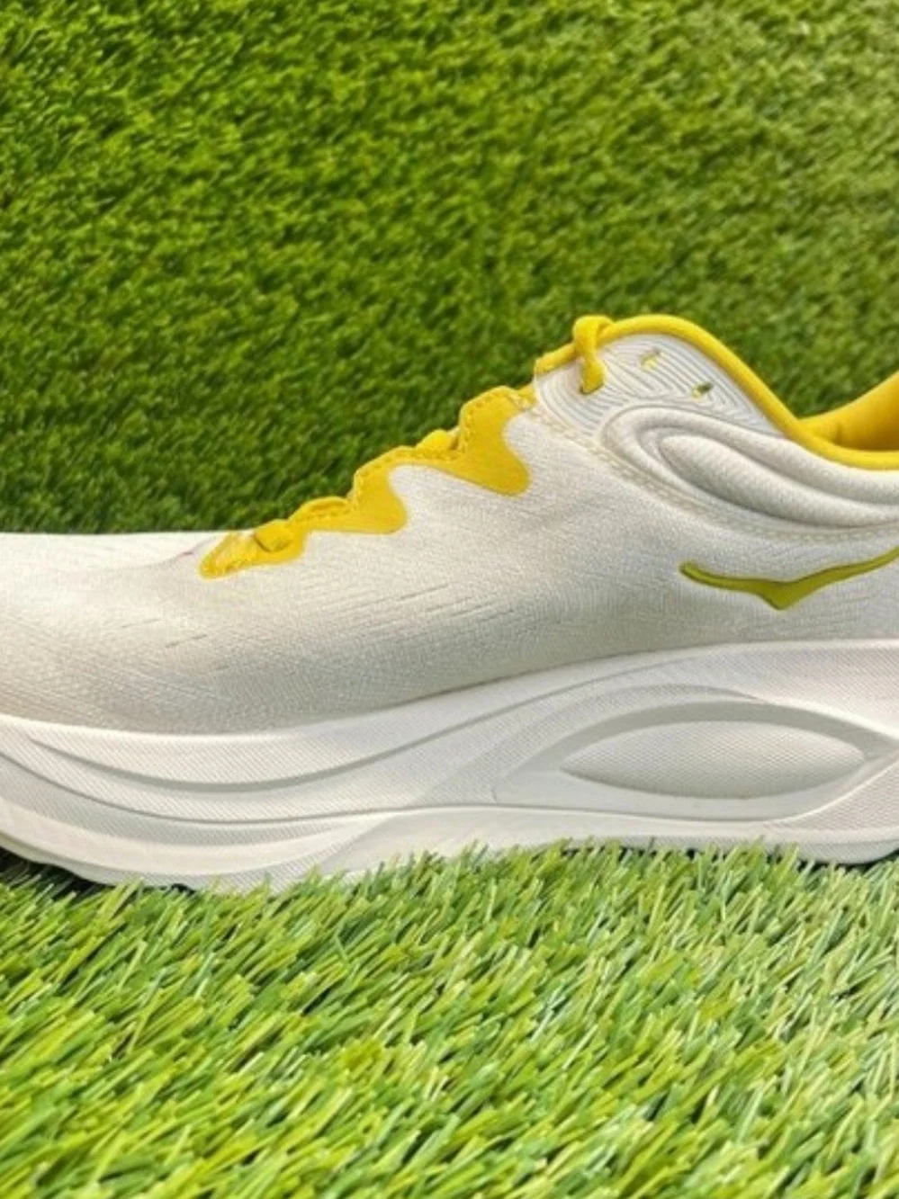 HOKA Gaviota 6 Women's White & Yellow Athletic Shoes 9.5D.  Sugg Retail $180.